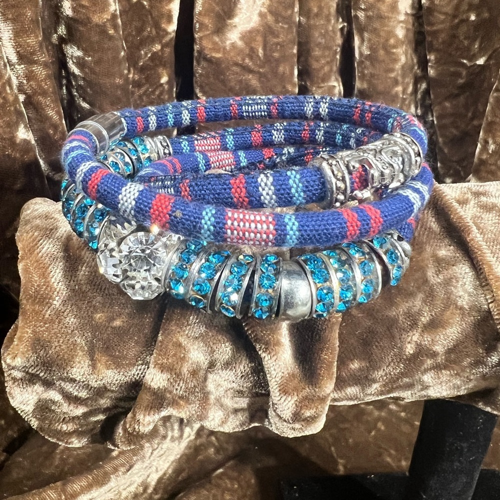 Fabric Wrap with Mix Crystals Spacers fits a 7โ inch Wrist Can Mix and Wraps
โ๏ธ - Picture 5 of 9